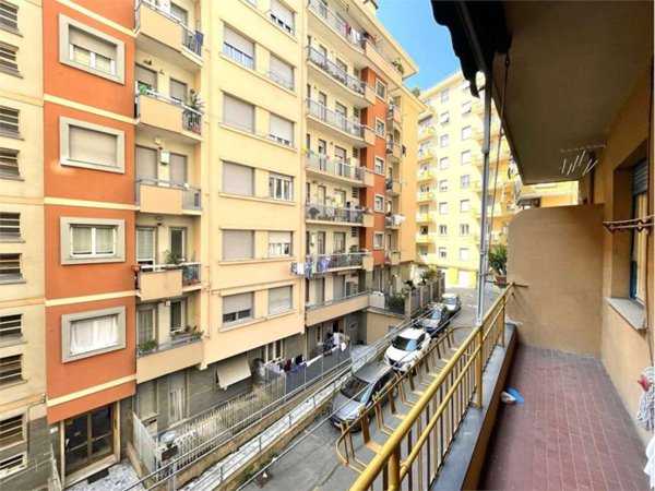 appartamento in vendita a Genova in zona Rivarolo