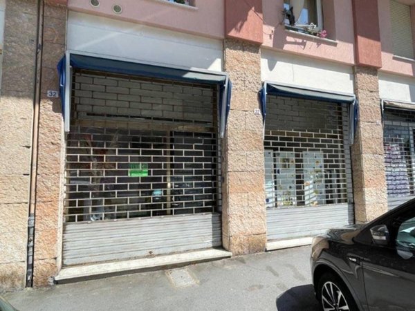 locale commerciale in vendita a Genova in zona Marassi