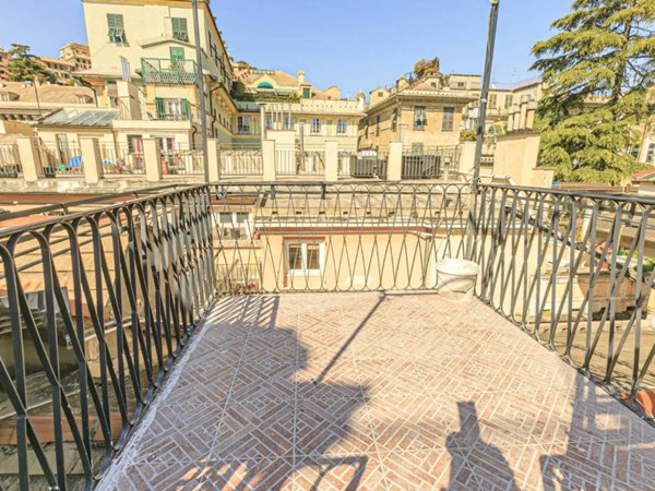 appartamento in vendita a Genova in zona Sottoripa / Maddalena / Molo
