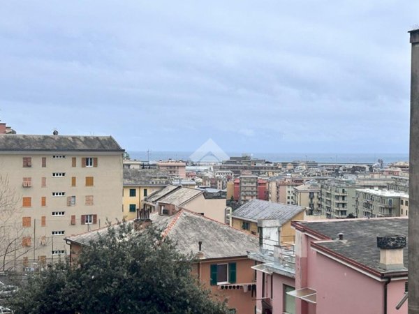 appartamento in vendita a Genova in zona Sestri Ponente