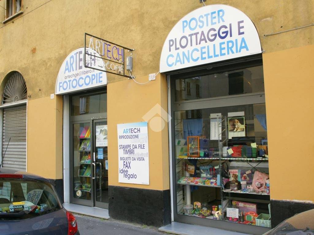 locale commerciale in vendita a Genova in zona Foce