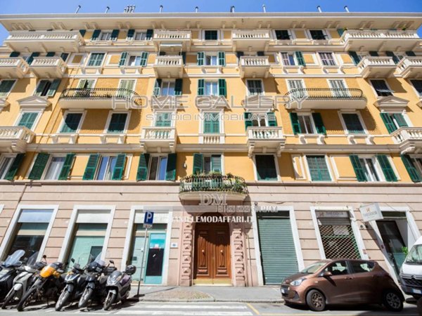 locale commerciale in vendita a Genova in zona Sturla