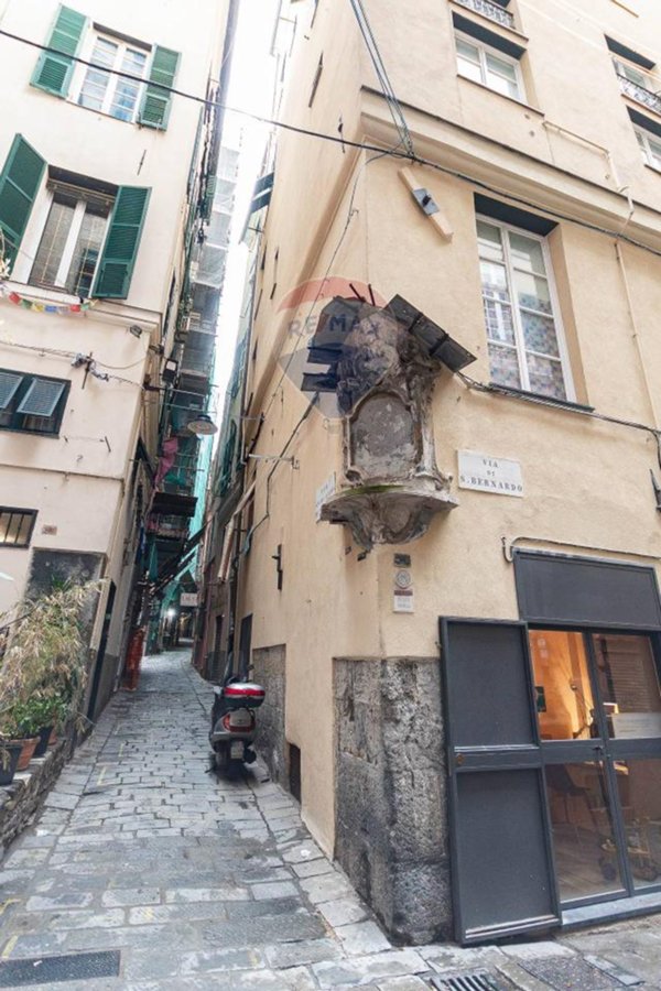 appartamento in vendita a Genova in zona Sottoripa / Maddalena / Molo