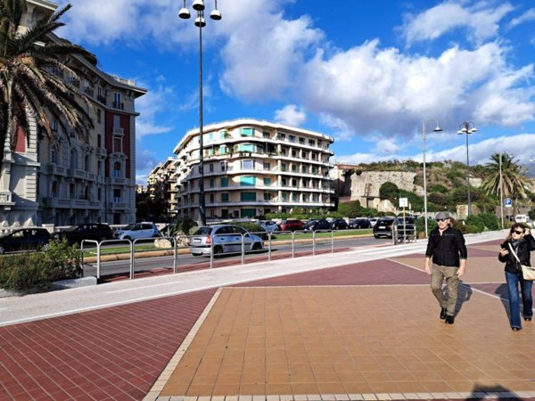 appartamento in vendita a Genova in zona Sturla