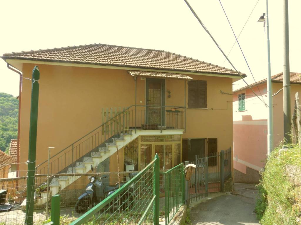 appartamento in vendita a Genova in zona Struppa