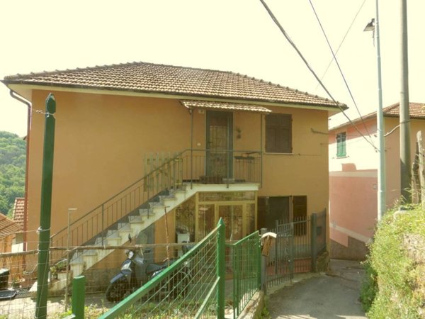 appartamento in vendita a Genova in zona Struppa