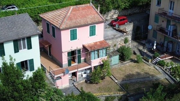 casa indipendente in vendita a Genova