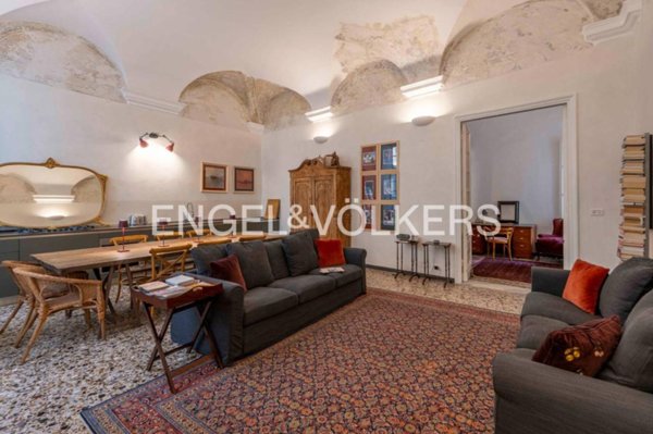 appartamento in vendita a Genova in zona Sottoripa / Maddalena / Molo