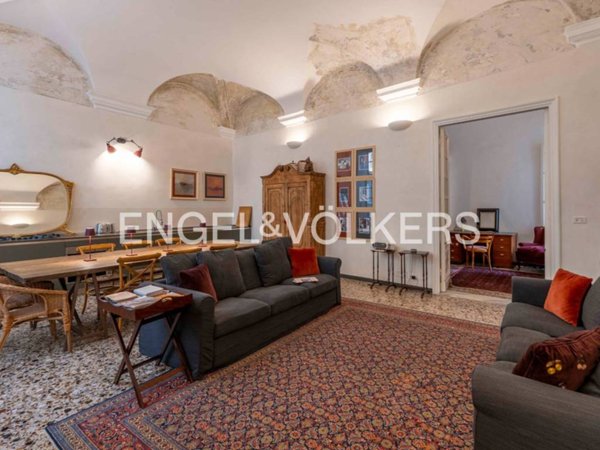appartamento in vendita a Genova in zona Sottoripa / Maddalena / Molo