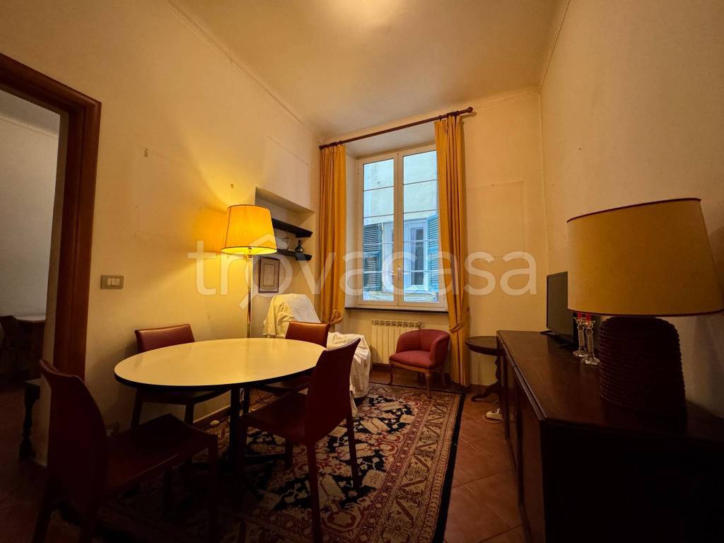 appartamento in vendita a Genova in zona Sottoripa / Maddalena / Molo