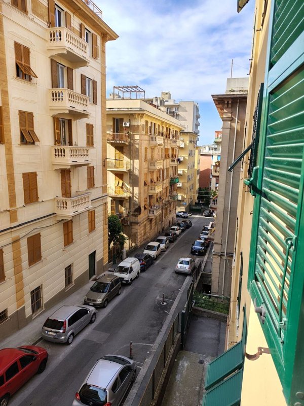 appartamento in vendita a Genova in zona Sestri Ponente
