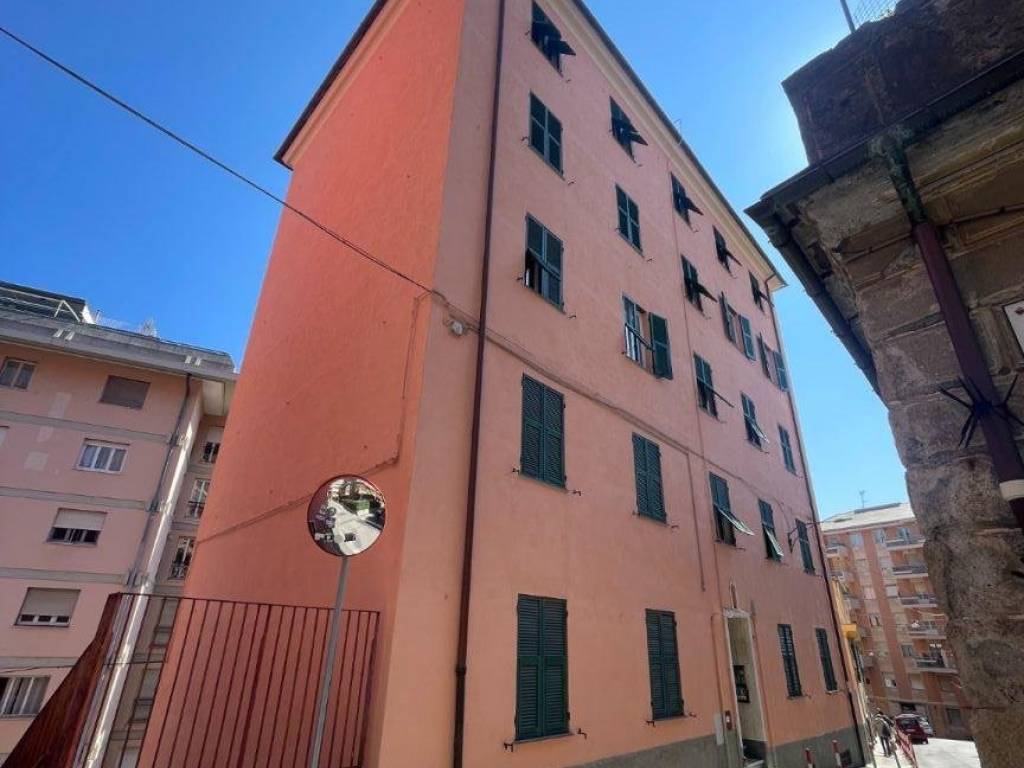 appartamento in vendita a Genova in zona Sestri Ponente