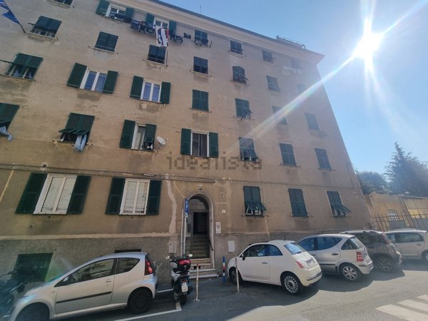 appartamento in vendita a Genova in zona Sestri Ponente