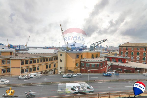 appartamento in vendita a Genova in zona Sottoripa / Maddalena / Molo