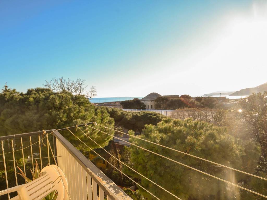 appartamento in vendita a Genova in zona Palmaro / Pra'