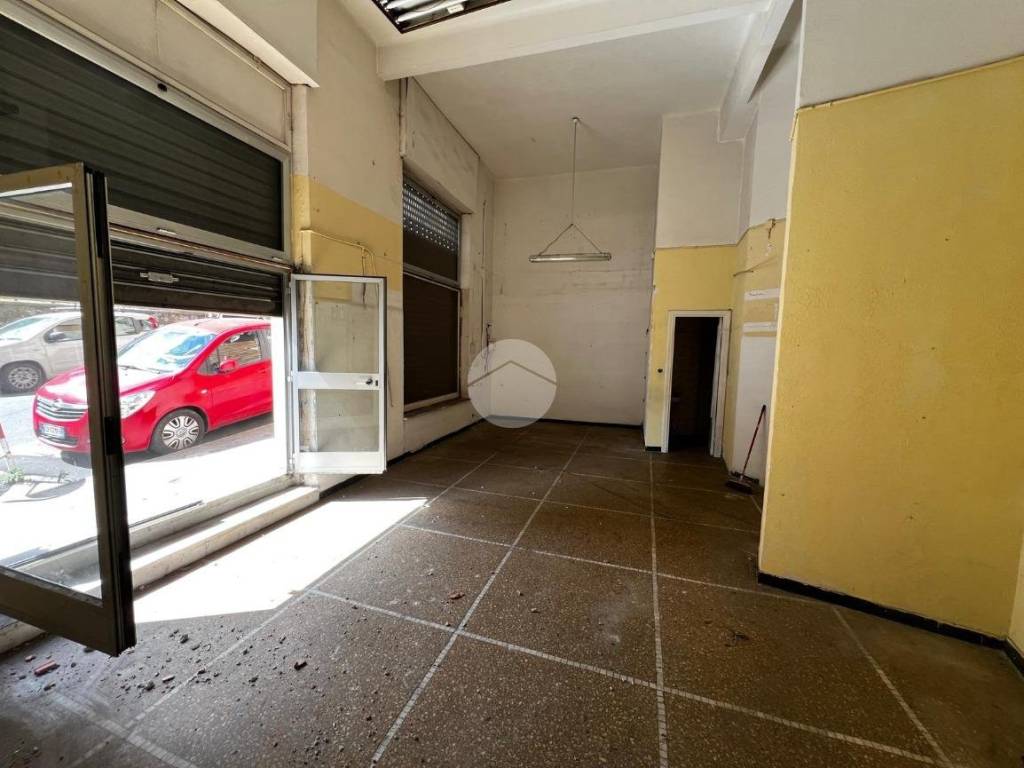 negozio in vendita a Genova in zona Sestri Ponente