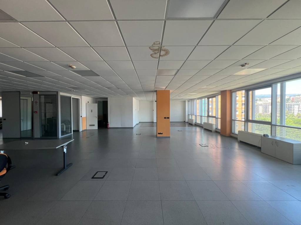 ufficio in vendita a Genova in zona Sampierdarena