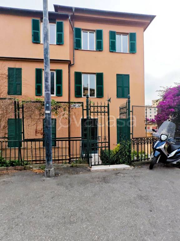 appartamento in vendita a Genova in zona Sturla