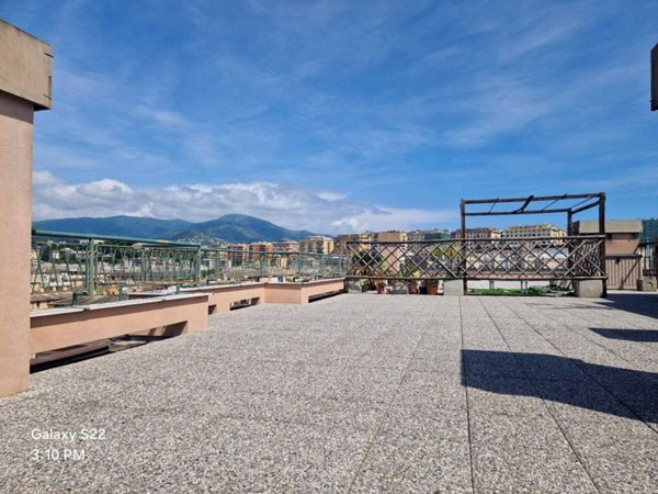 appartamento in vendita a Genova in zona Foce
