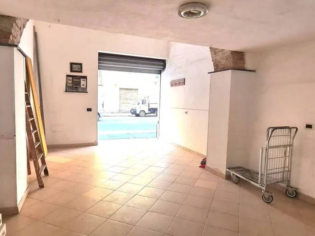 negozio in vendita a Genova in zona Sampierdarena
