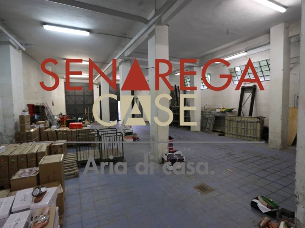 locale commerciale in vendita a Genova in zona Marassi