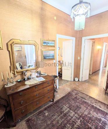 appartamento in vendita a Genova in zona Castelletto