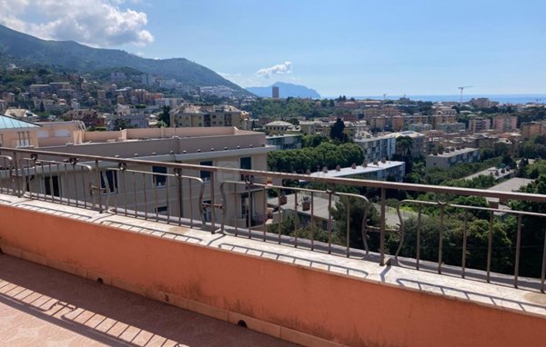 appartamento in vendita a Genova in zona Sturla