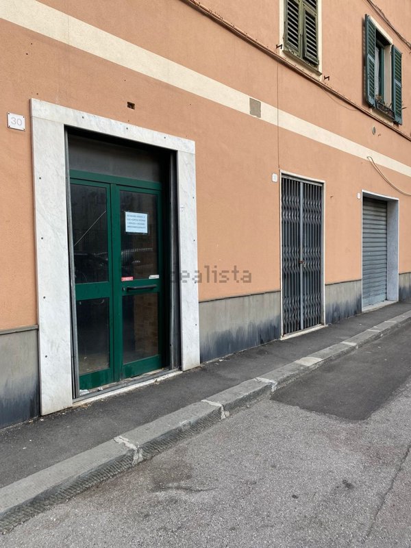 negozio in vendita a Genova in zona Sampierdarena