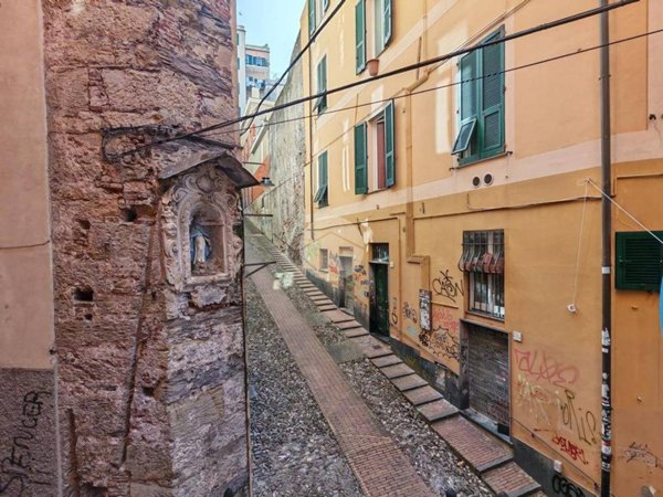 appartamento in vendita a Genova in zona Sottoripa / Maddalena / Molo
