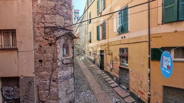 appartamento in vendita a Genova in zona Sottoripa / Maddalena / Molo