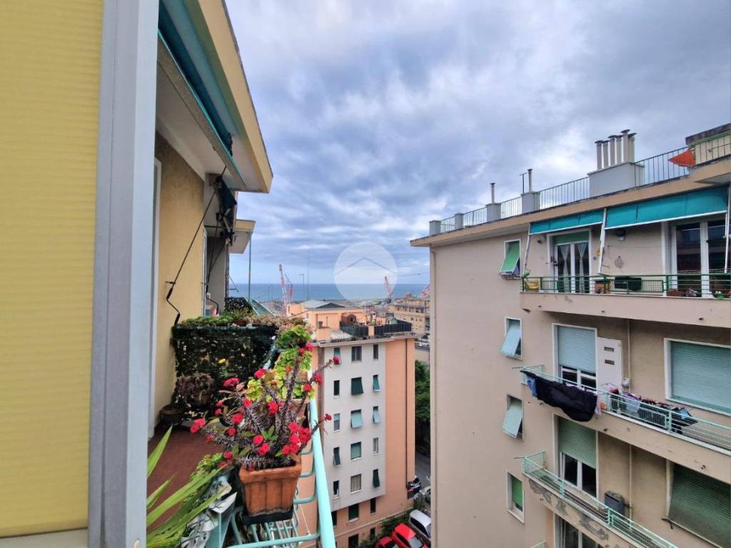 appartamento in vendita a Genova in zona Palmaro / Pra'
