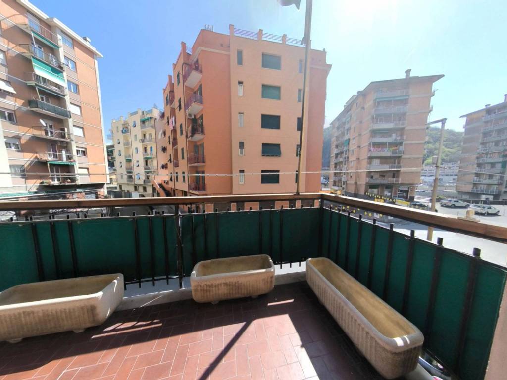 appartamento in vendita a Genova in zona Molassana