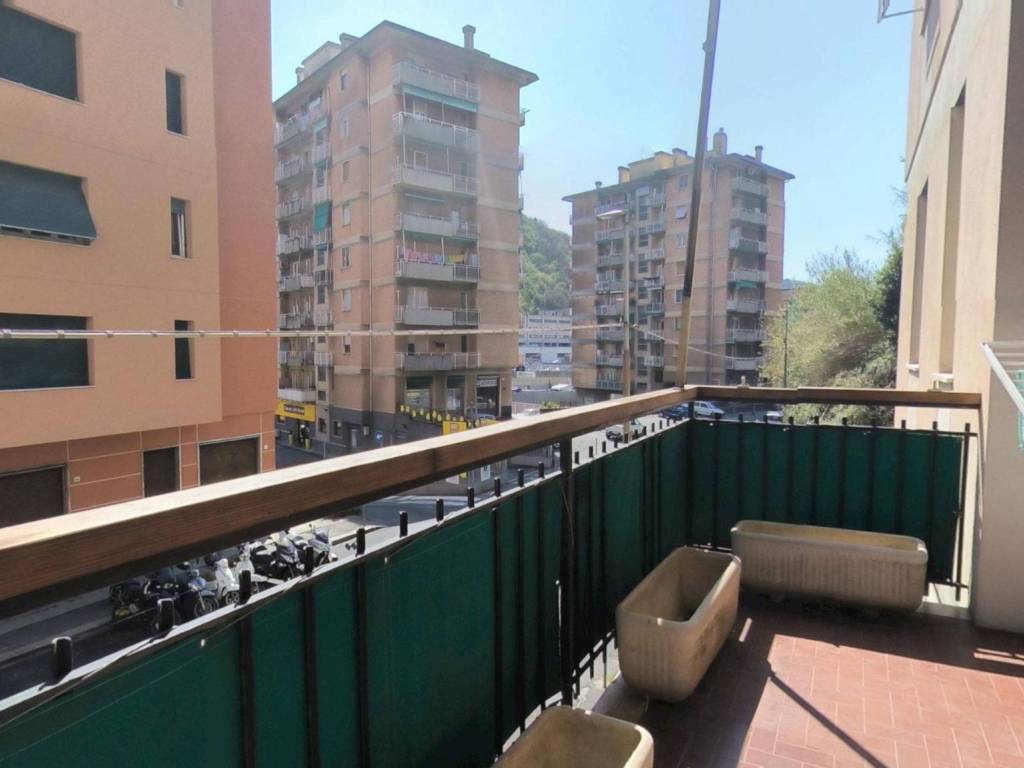 appartamento in vendita a Genova in zona Molassana