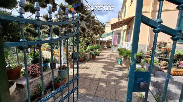 casa indipendente in vendita a Genova in zona Sestri Ponente