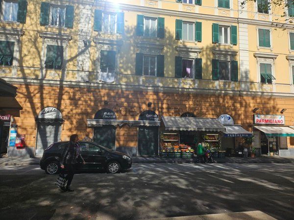 negozio in vendita a Genova in zona Foce