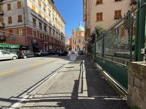 locale di sgombero in vendita a Genova