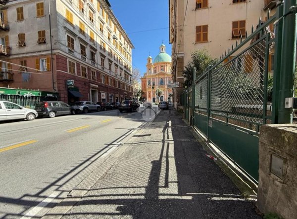 locale di sgombero in vendita a Genova in zona Foce