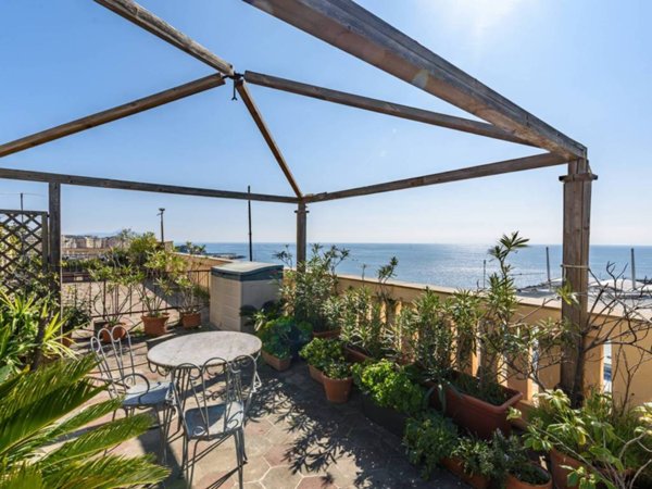 appartamento in vendita a Genova in zona Foce