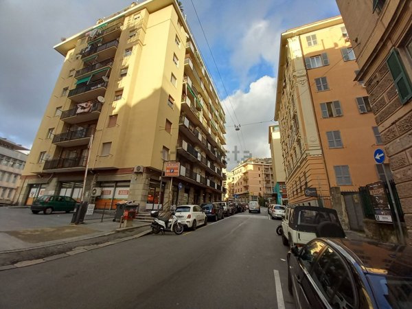locale commerciale in vendita a Genova in zona San Martino