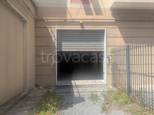 locale di sgombero in vendita a Genova in zona Pontedecimo
