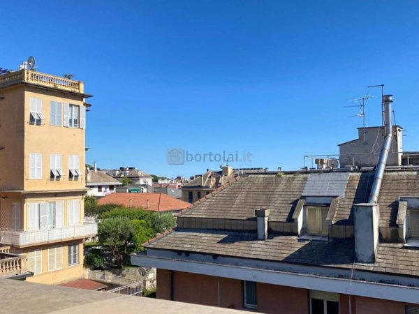 appartamento in vendita a Genova in zona Quarto dei Mille