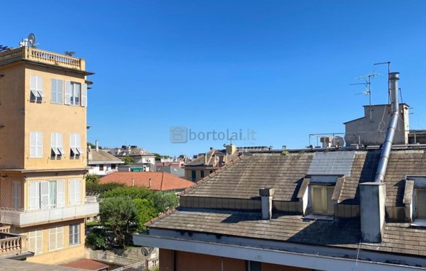 appartamento in vendita a Genova in zona Quarto dei Mille