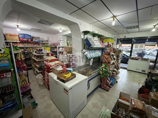 negozio in vendita a Genova in zona Sestri Ponente