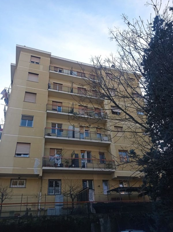 appartamento in vendita a Genova in zona Rivarolo