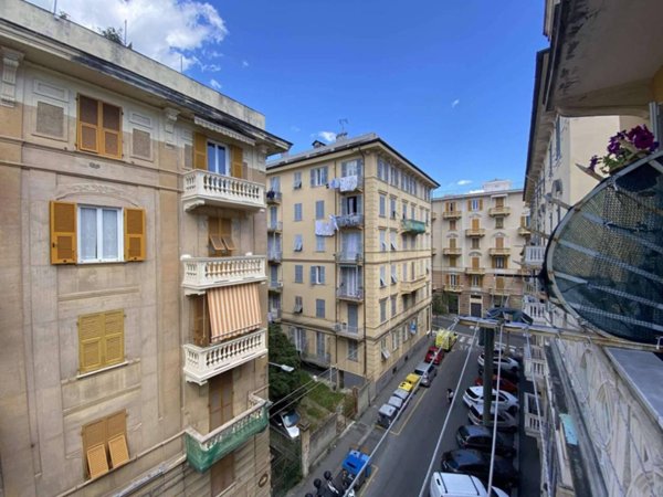 appartamento in vendita a Genova in zona Sestri Ponente