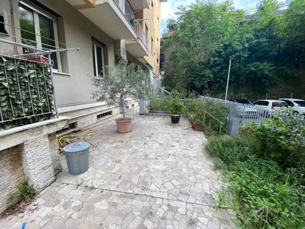 appartamento in vendita a Genova in zona Quarto dei Mille
