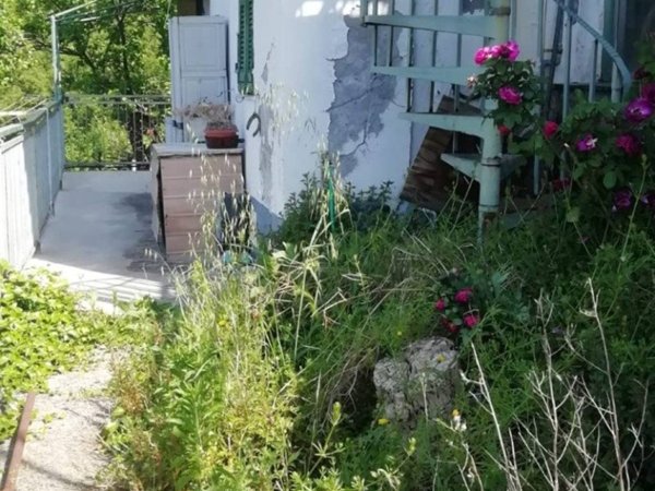 casa indipendente in vendita a Genova in zona Struppa