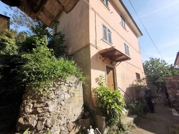 casa indipendente in vendita a Genova in zona Molassana