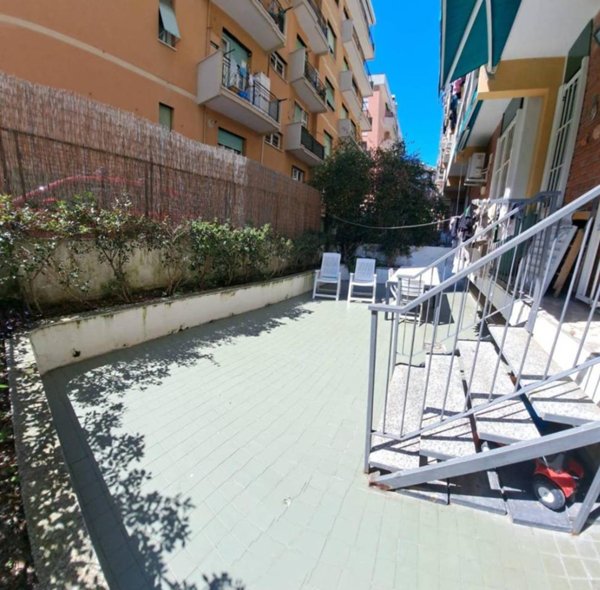 appartamento in vendita a Genova in zona Quarto dei Mille
