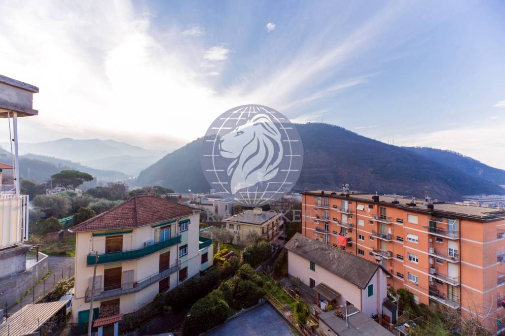 appartamento in vendita a Genova in zona Molassana